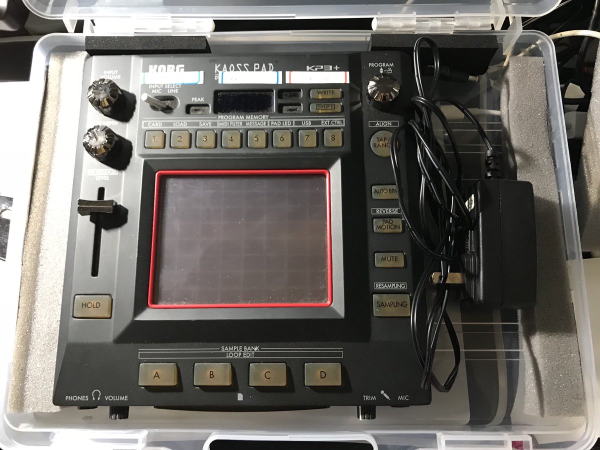 zonbi's tweet image. え？ちょっと待って！！KORG KP3+もアダプターと一緒に収まる。。。ポリウレタンで間仕切りしたら完璧。。
この子、なんて有能なの。
感動😂😂😂
明日、ダイソーのアタッシュケースを大人買いしてこよ。

#KORG #KAOSSPAD