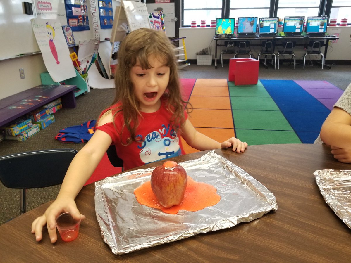 Seussteacher1's tweet photo. STEM activity. Cyr's kinders making apple volcanoes.  #educatinghornets @CBosse_HES https://t.co/FwrZfSyzYp