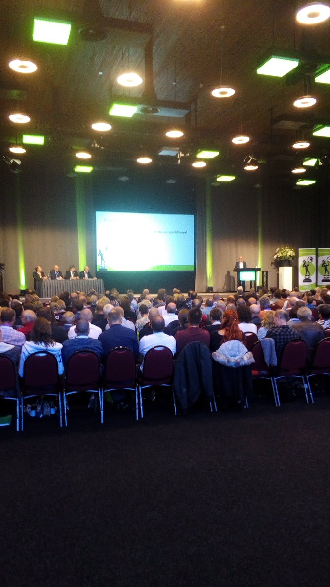 FilipVandenber4's tweet photo. Stemming over de krachtlijnen van ons congres.#coc18 https://t.co/excOFpNN1n