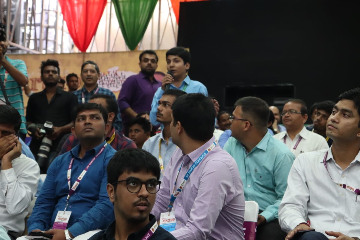CMMadhyaPradesh's tweet photo. CM @ChouhanShivraj is interacting with young entrepreneurs who have gathered from across Madhya Pradesh to share their thoughts & unique ideas at the #MPStartupConclave2018. https://t.co/09GzcTmOaB