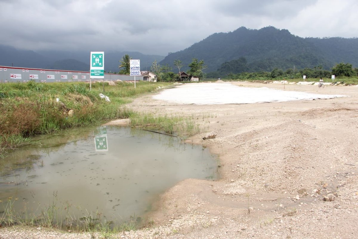 fadlizon's tweet photo. Penampakan #tolmangkrak" sdh 10 bln di Padang. Tak ada pekerjaan apapun. Pdhl yg resmikan P @jokowi nih 9 Feb 2018. Pencitraan terlalu dini. https://t.co/gwWAcuEVvZ