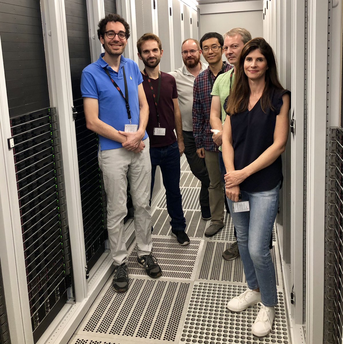 NicolasPerezFr's tweet photo. Newcomers @criteo visiting one of our #CriteoDC. Welcome home ;) https://t.co/ENmB8AOOc6