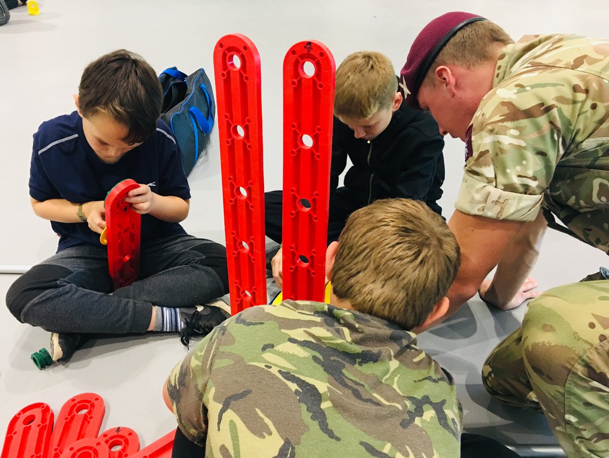 JoREllett's tweet photo. Students getting stuck in with the #AYOT @MTa_Learning tasks at the #militaryspectacular @Longleat & #engaging with #reallifemodels
#leadership #challenge #teamwork
@16AirAssltBde @TheParachuteReg @BritishArmy @armyengagement @Force4Inclusion @ArmyOTSouthWest https://t.co/0pWhgBrOkD