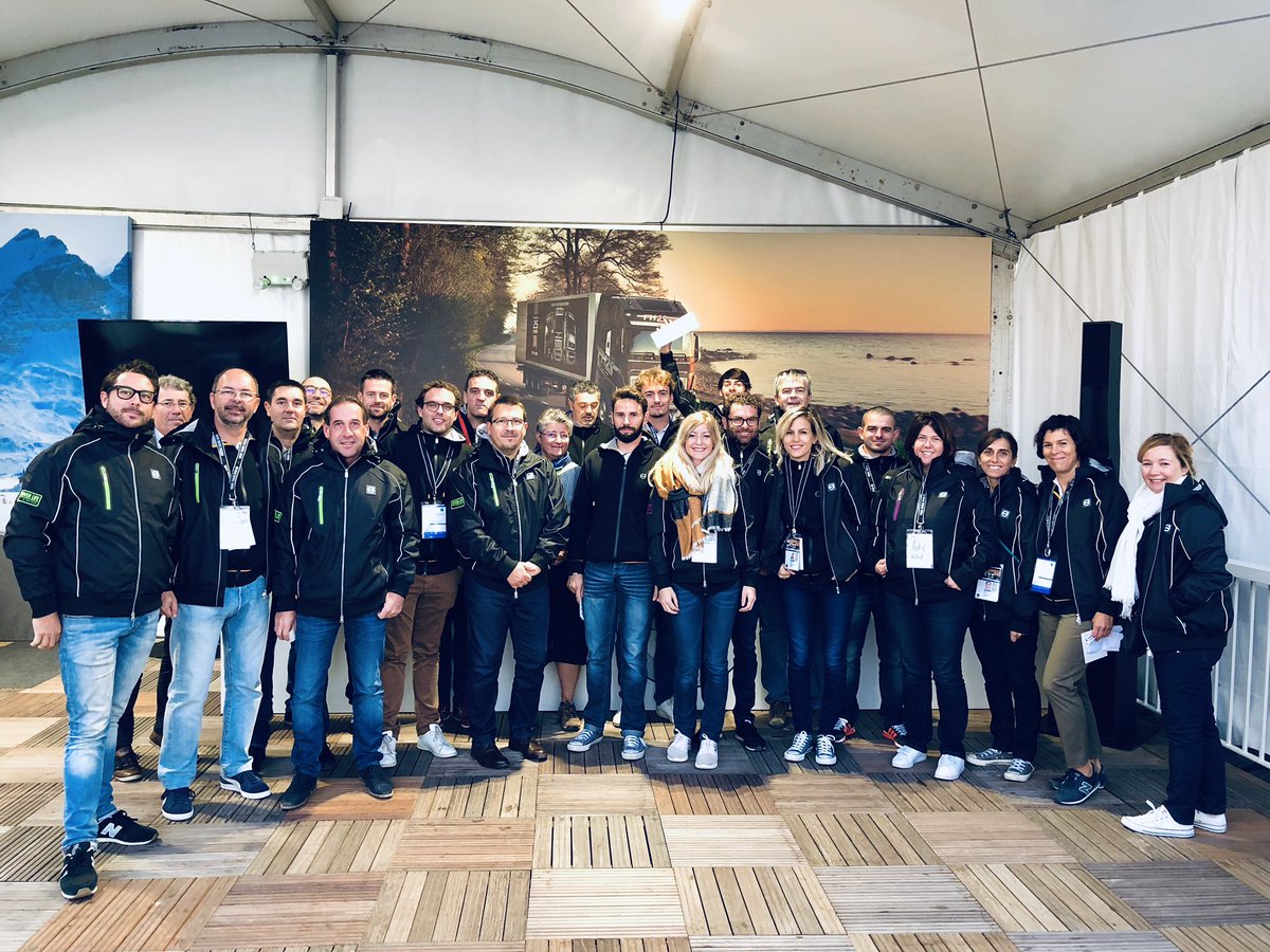 gween_berger's tweet photo. Toute l’équipe @VolvoTrucksFR vous attend sur les #24hcamionsvolvo #24hcamions @24heuresdumans https://t.co/QsPiGpzTaN