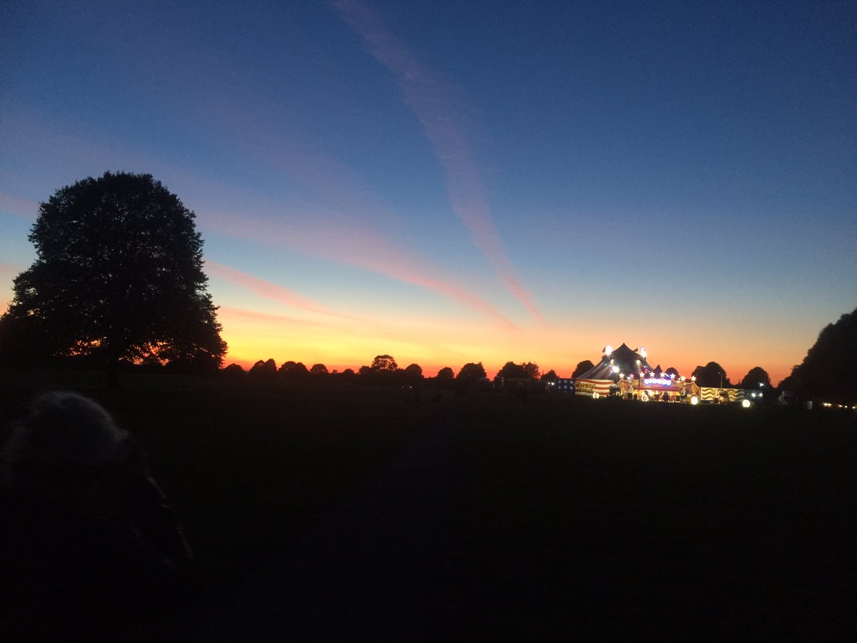 lauradear8's tweet photo. Sunset on the downs and a brilliant time at @CircusVegasUK . I love my city.
#bristol #sunset #lovemyhomwtown #bristolian #bristolgirl #downs #circusvegas https://t.co/HfcWP721vy