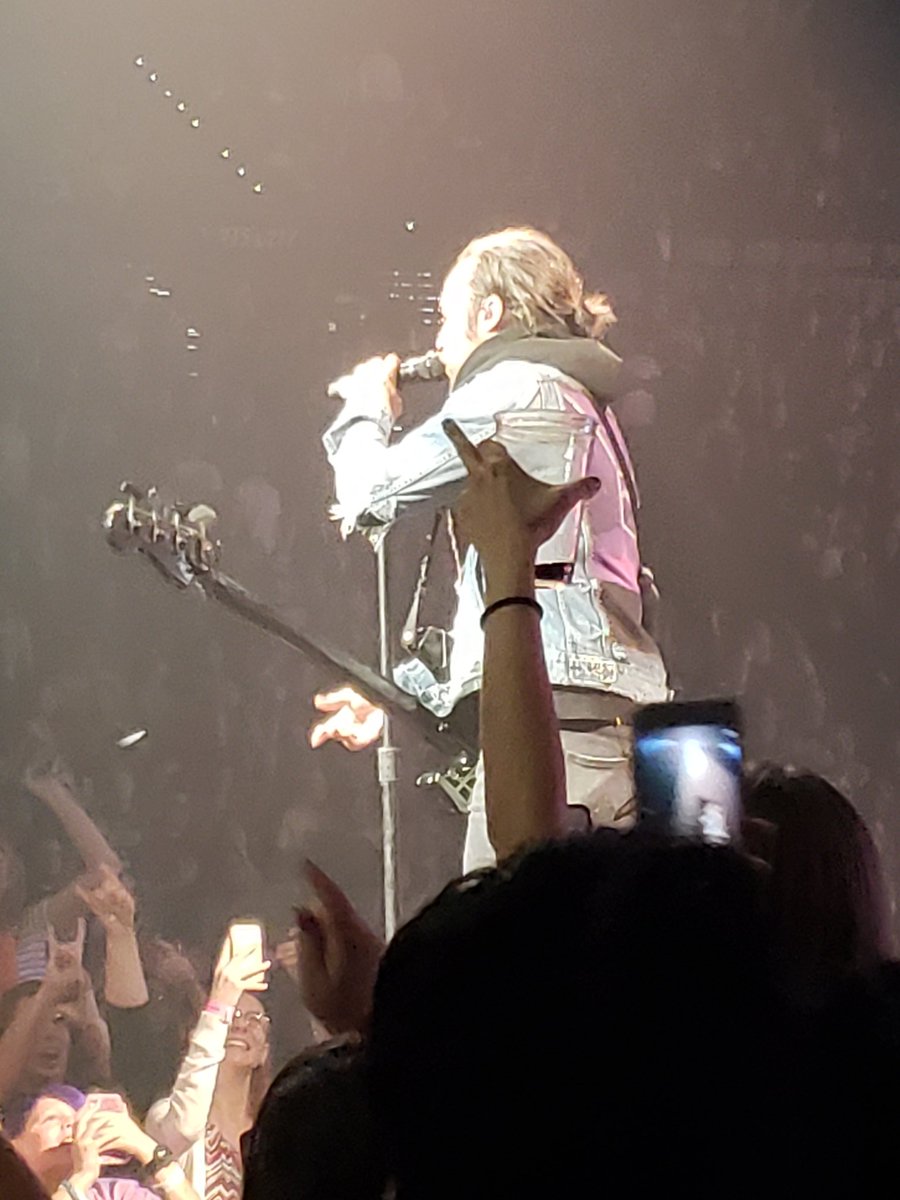 sphecoid's tweet photo. pete throwing picks out like candy #FallOutBoyLive https://t.co/x2XdosgNkl