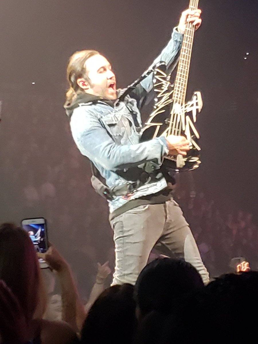sphecoid's tweet photo. pete throwing picks out like candy #FallOutBoyLive https://t.co/x2XdosgNkl