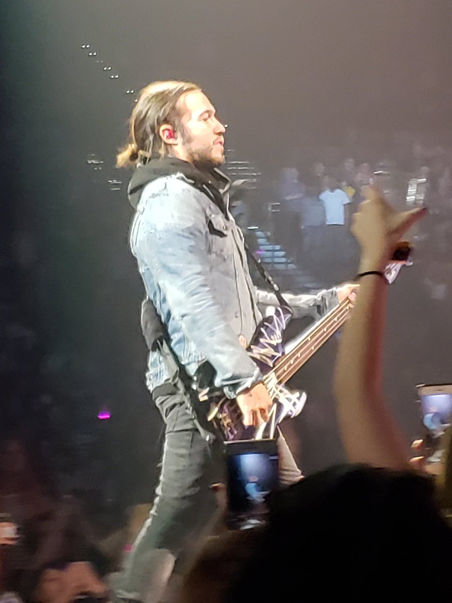 sphecoid's tweet photo. pete throwing picks out like candy #FallOutBoyLive https://t.co/x2XdosgNkl