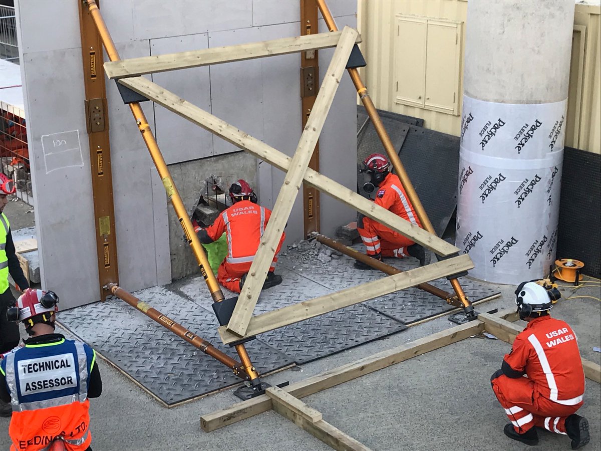 WalesFireDogs's tweet photo. Day 2 ⁦@UKROCaerdydd⁩ ⁦@WalesUSARTeam⁩ are on first task of the day. https://t.co/Z4EWJYXurz
