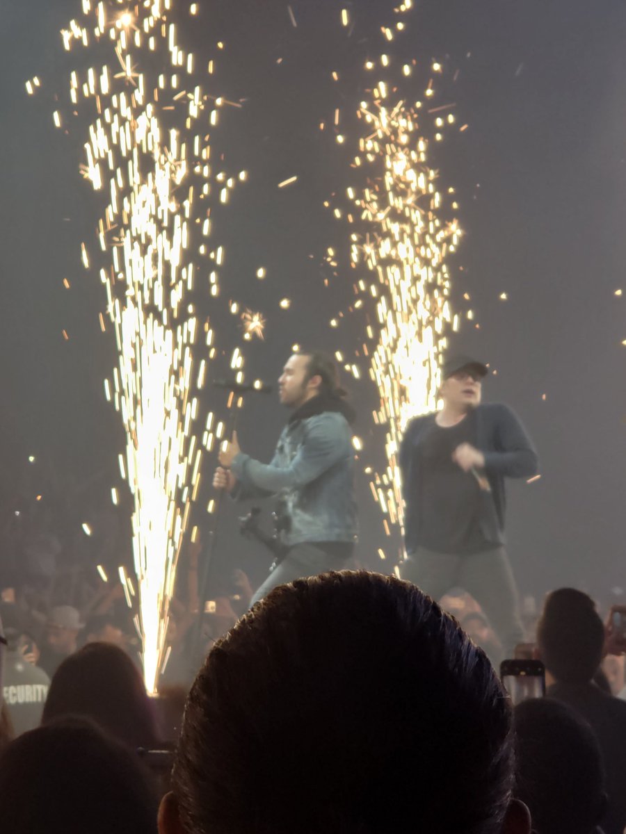 sphecoid's tweet photo. them boys close up #FallOutBoyLive https://t.co/QLCNHM0tJY