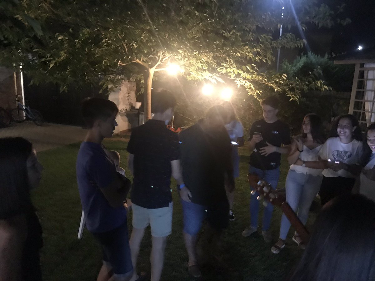 Comenzamos un nuevo proyecto con  más ganas y más ilusión que nunca. Anoche tuvimos la oportunidad de volver a estar todos juntos compartiendo un gran ensayo para dar el pistoletazo de salida al #Carnaval2019 ¿Te vienes a buscar la felicidad? #amistad #murguitis #carnaval