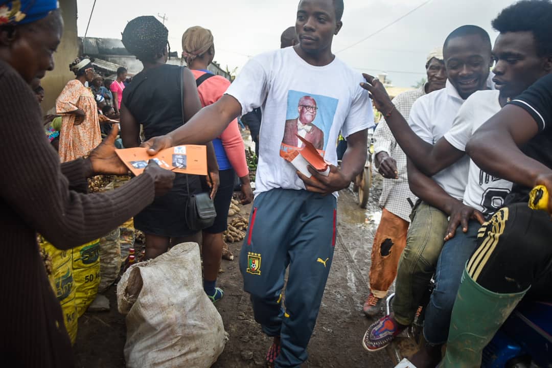 AkereMuna's tweet photo. Actuellement au Marché de #Santchou à #Dschang
La Nouvelle République sera au service de tous les citoyens !
Currently at #Santchou Market in Dschang.
The New Republic will serve all the citizens.
#237NOW #Akere2018 #Cameroon https://t.co/Og7W1tOe2r