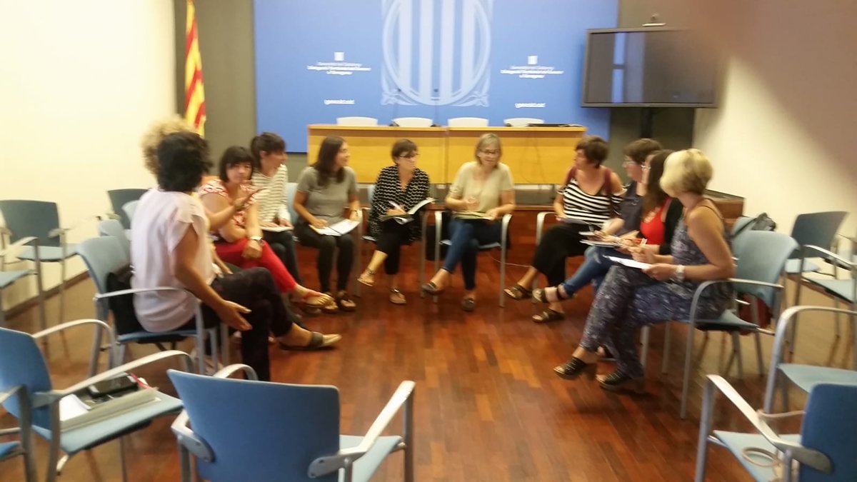 icdones's tweet photo. Els #SIADs de la demarcació de #Tarragona es van reunir ahir amb la coordinadora territorial de l'@icdones a Tarragona, @Lidia69561517, per compartir experiències i bones pràctiques https://t.co/VSq0QYSDyt