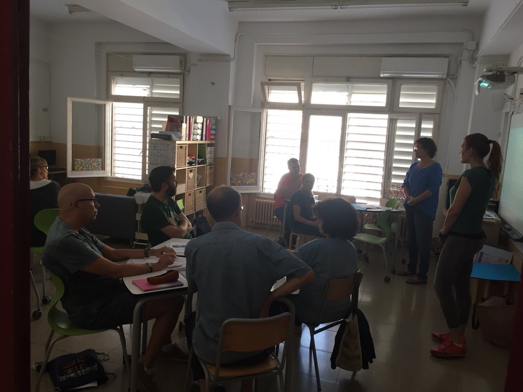 jumpingducks's tweet photo. Aprenent a treballar per projectes @FundacioBofill en les jornades #eduDema, hibridant i maridant!@OctavioPazBCN https://t.co/ya9D3yeebo