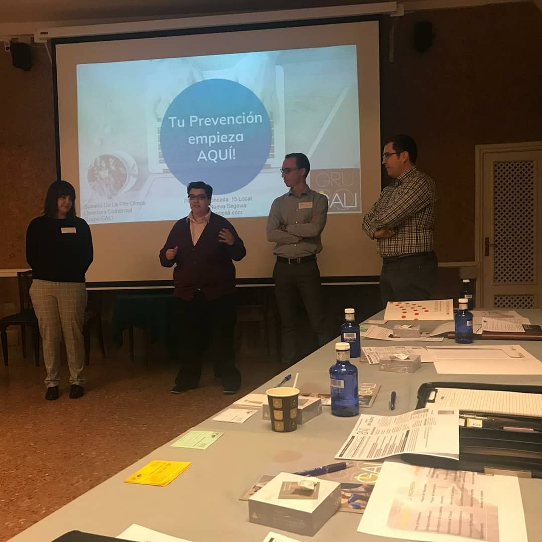 LanzaSG18's tweet photo. El jueves estuvimos con parte del  Grupo BNI Talento, donde dimos a conocer el programa Lanzaderas y a tres de nuestros participantes (Sara, Nicolas y Jesús)
https://t.co/dYJVrRBw1G
@FTelefonicaCR  @FundacionSMLRPH
@FES_Segovia   #empleo #empresa #emprendimiento #negocio https://t.co/O1PJ2YJjbp