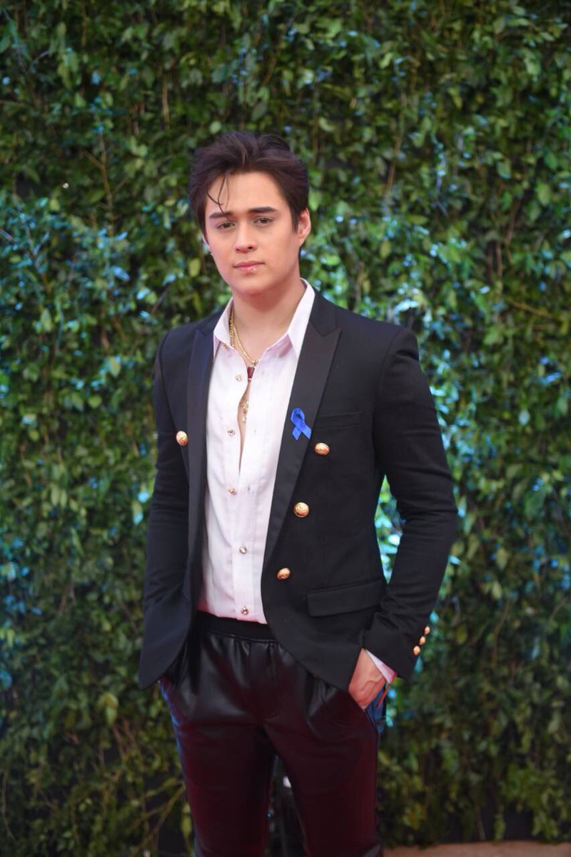 kimboinx's tweet photo. INAANO KA BA NAMIN HUHU LABYU

#LizQuenAtABSCBNBall https://t.co/y2H2XSwJSs