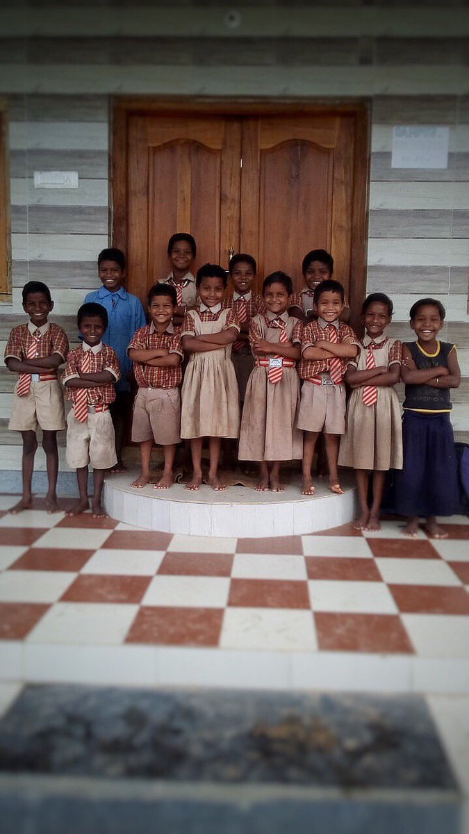 LittleLovesOrg's tweet photo. It’s the weekend...have a great day from all of these little loves ✨❤️ #LittleLovesOrphange https://t.co/uTUc30x4GQ
