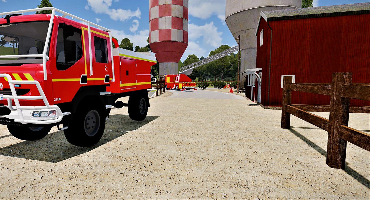 NicolasMille4's tweet photo. Feux de ferme, dut à un dysfonctionnement d'un groupe électrogène , sur place COS , CCFM , FPTL , EPA , VSAV . Bilan aucune victime tous les animaux évacués mais malheureusement, la ferme est détruite . @MrRatSuper @Kristeuffeur @ArmaForLife @Vantore_ @Shepard_A4L @PompiersA4L https://t.co/kPX8Z9FJos