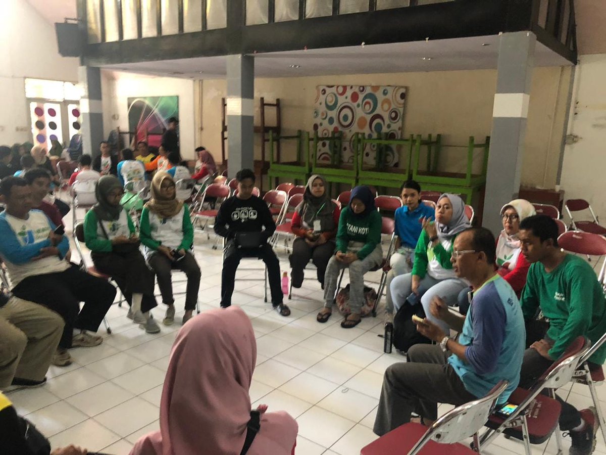 DpkBerkebun's tweet photo. Konferensi ke V @IDberkebun
Sesi mini workshop 3E Ekologi Edukasi Ekonomi
@DpkBerkebun @JgjBerkebun
@jktberkebun @bekasiberkebun @mksrberkebun @jemberberkebun @PKU_Berkebun dll
#IDberkebunConf #IDberkebunConf2018 #IDberkebunConference #IDBConf #IDBConf2018 #IDBC #IDBC2018 https://t.co/OgX6Wq6k4V