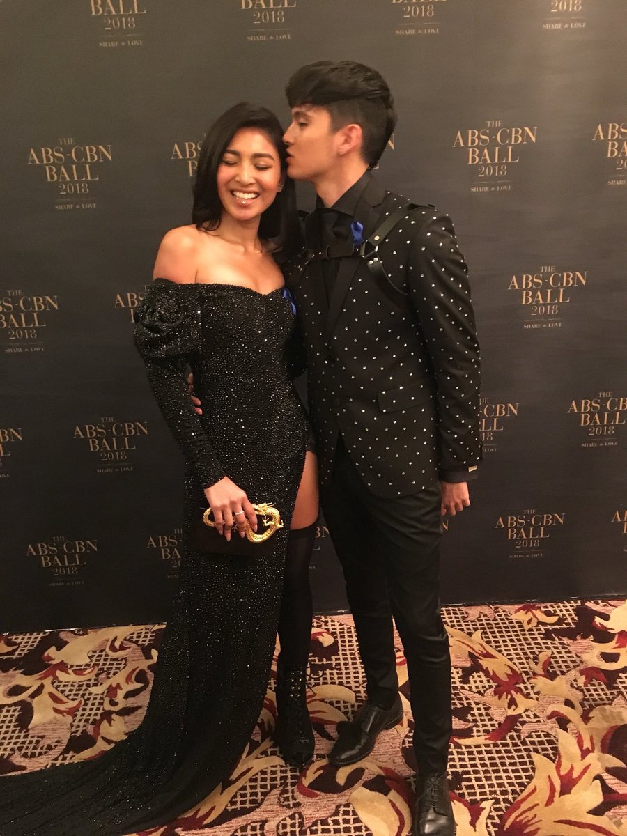 stephjoon7's tweet photo. Dangerously sexy 

#JaDineAtTheREIDCarpet https://t.co/DSFHeHMin1
