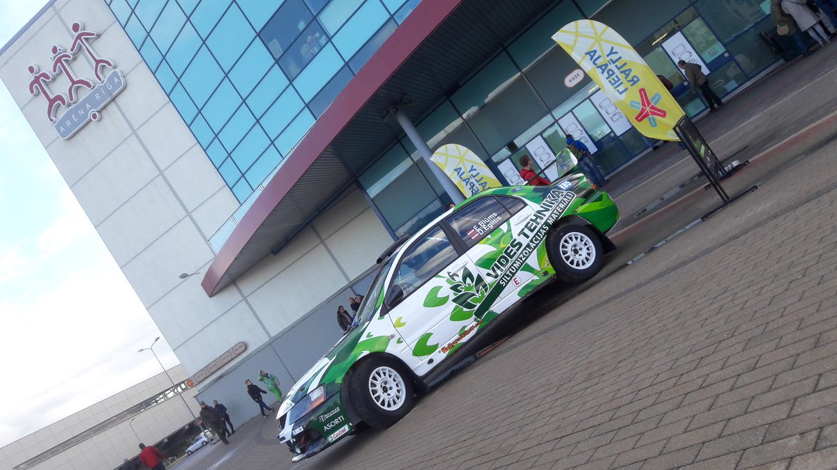 Kad nāc uz <a href="/hcDINAMORIGA/">Dinamo Riga</a>, bet vispirms Tevi sagaida <a href="/LVRally/">Tet Rally Latvia</a> rallija auto! 😊 #HokejsŠodien #RallijsOktobrī
