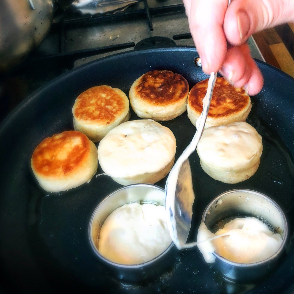 Fabulous698B's tweet image. Getting our lamb crumpet groove on with @jamesalcurrie recipe. And my god they are good! 2 seats left for tonights @sortedfood pop up book at @sortedfood #crumpets #bucketlist #sortedfood #popup