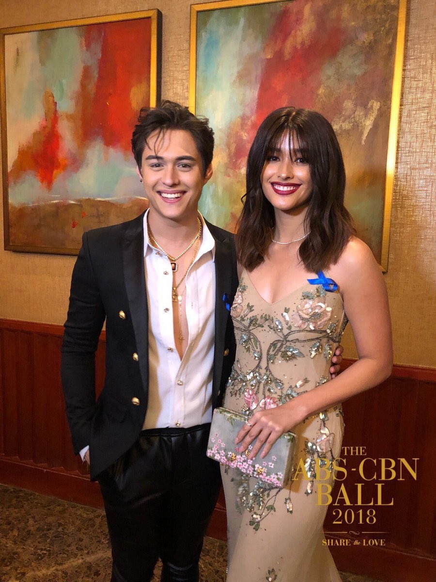 jujurelaxx's tweet photo. can we stop sleeping on liza soberano and enrique gil’s look tonight???? LOOK. AT. THEM. THEY’RE. BEAUTIFUL. #ABSCBNBall2018 https://t.co/CJFS7rUQ7K