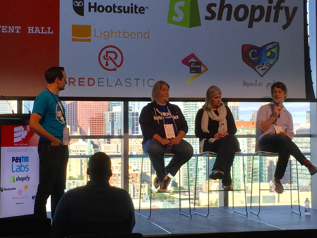 A powerful posee speaking about Highly Effective Teams. @caro_sauve <a href="/AgileSue/">Susan Davis 🇨🇦 @sue@tech.lgbt</a> <a href="/dvanliere/">Diederik van Liere (drdee)</a> <a href="/Mkelland/">Mike Kelland</a>