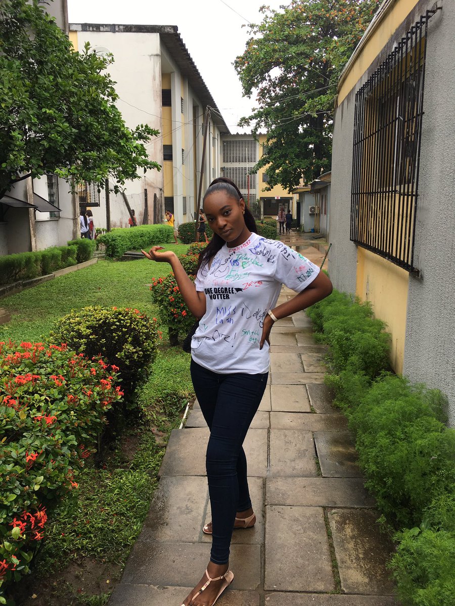 nayomi_b's tweet photo. Guys! I'm out ✌🏾😎 #superthankful #byeUni https://t.co/bpDDapRWAS