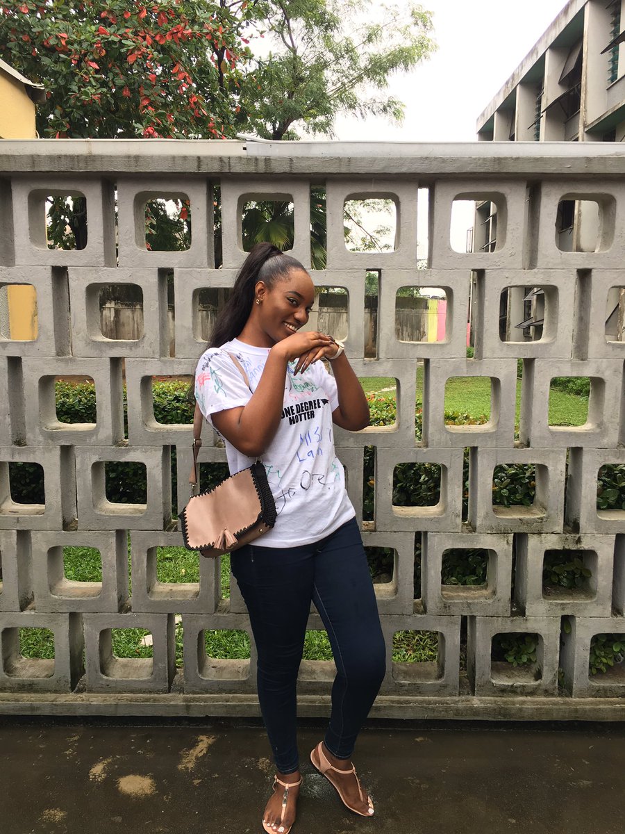 nayomi_b's tweet photo. Guys! I'm out ✌🏾😎 #superthankful #byeUni https://t.co/bpDDapRWAS