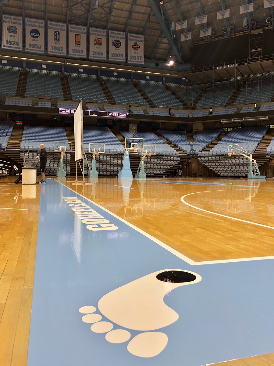 RoyWilliamsCamp's tweet photo. Saturday mornings at work aren’t so bad 🤩 #2018CoachesClinic #CarolinaSZN https://t.co/oibZ5WIpBd