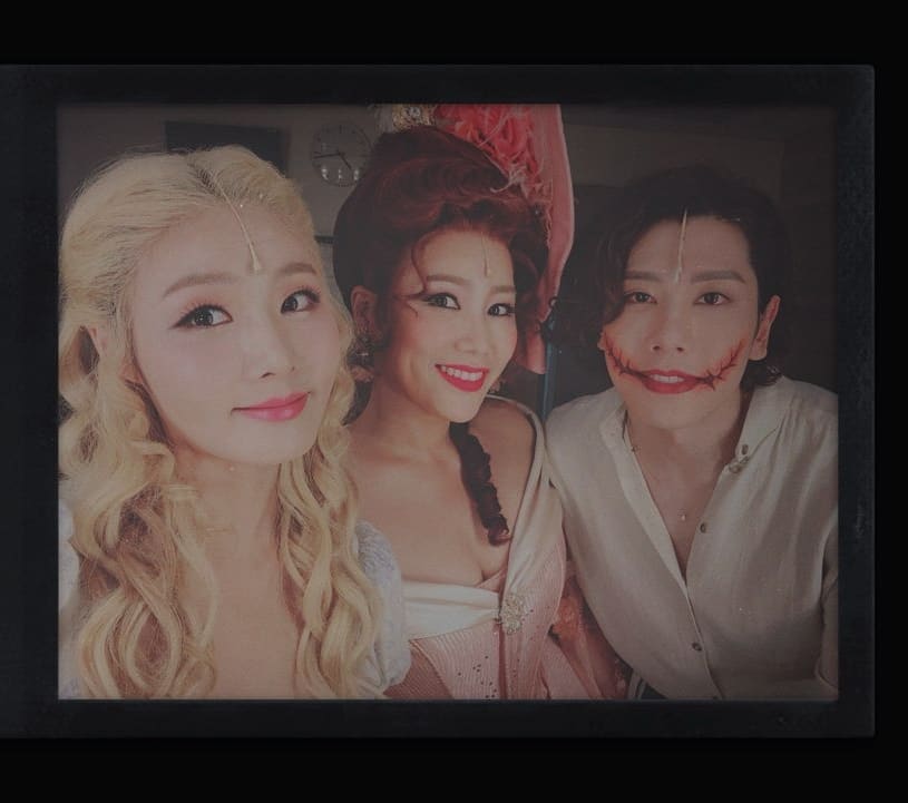 CaptainHYOSHIN's tweet photo. [2018.09.29]
Park Hyoshin update by musical actress, Shin Youngsook [insta: shinbee2002] with musical actress, Min Kyungah:

"#TheManWhoLaughs #Kyowynplaine #MinDea #ShinSiana"

#박효신 #웃는남자 #교윈플렌 #ParkHyoshin https://t.co/YPLZIDAXJf