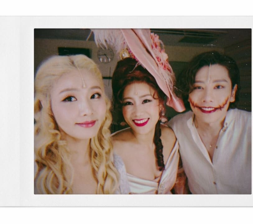 CaptainHYOSHIN's tweet photo. [2018.09.29]
Park Hyoshin update by musical actress, Shin Youngsook [insta: shinbee2002] with musical actress, Min Kyungah:

"#TheManWhoLaughs #Kyowynplaine #MinDea #ShinSiana"

#박효신 #웃는남자 #교윈플렌 #ParkHyoshin https://t.co/YPLZIDAXJf