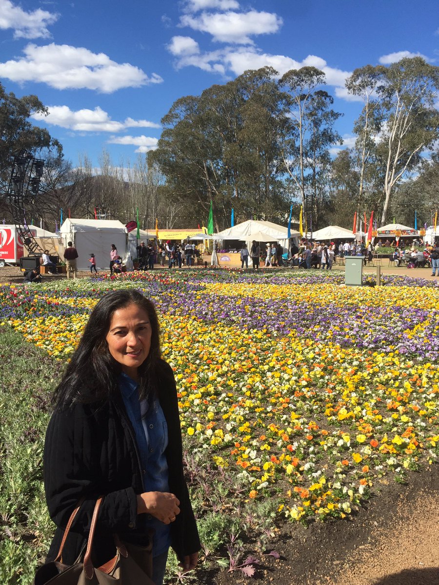 leslielcocinera's tweet photo. Fun day @floriadeaust with my son #Flowers #gardenchat #SpringDownunder @foodistachatter @BrenHaas @TulipPenney @HomeattheHeart1 @HouseplantGuru @dale_dixon @TexanInOz @getfitbill @TheSeasonedMom @sinaiee_maryam @steveGOgreen @emptyplateadv @DawnasKitchen @SashaEats https://t.co/thixlfBCvy