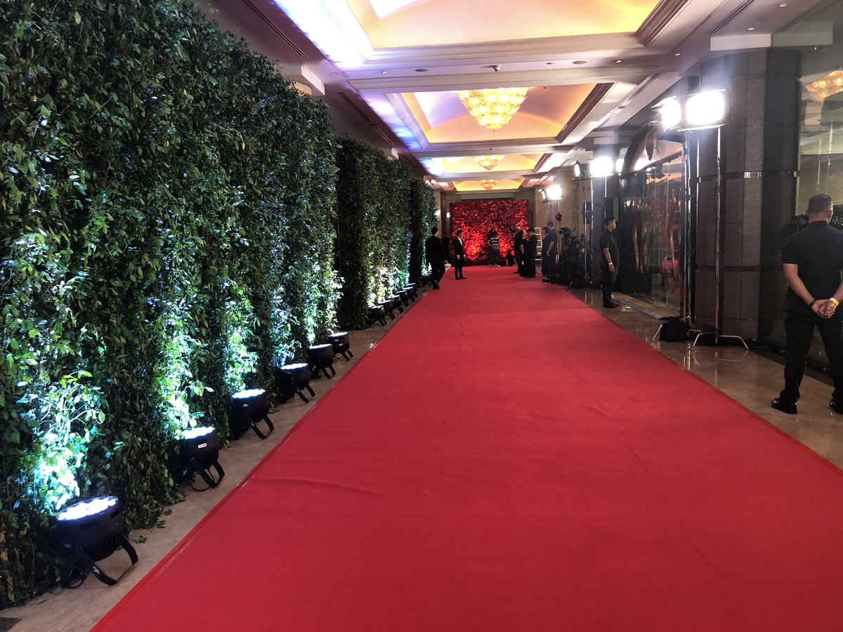 thalivonF's tweet photo. ABSCBNBall2018 is now trending and we are glad that the spectacular singer @ReggieATortugo is one among many stars of @ABSCBN walking the red carpet too.
@ReggieATortugo 
#ABSCBNBall2018 
#ABSCBNBallFanFaveReggieTortugo https://t.co/arQkaDKG18