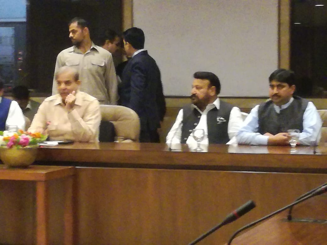 RajaSagarAbbasi's tweet photo. Candidate NA53 islamabad @RajaWaqarMumta1 Raja Waqar Mumtaz ki President Pmln @CMShehbaz Shehbaz Shareef Sy Mulaqat. Upcoming Election k Hawaly Sy Mashawrat. https://t.co/xY8UOaYHY1