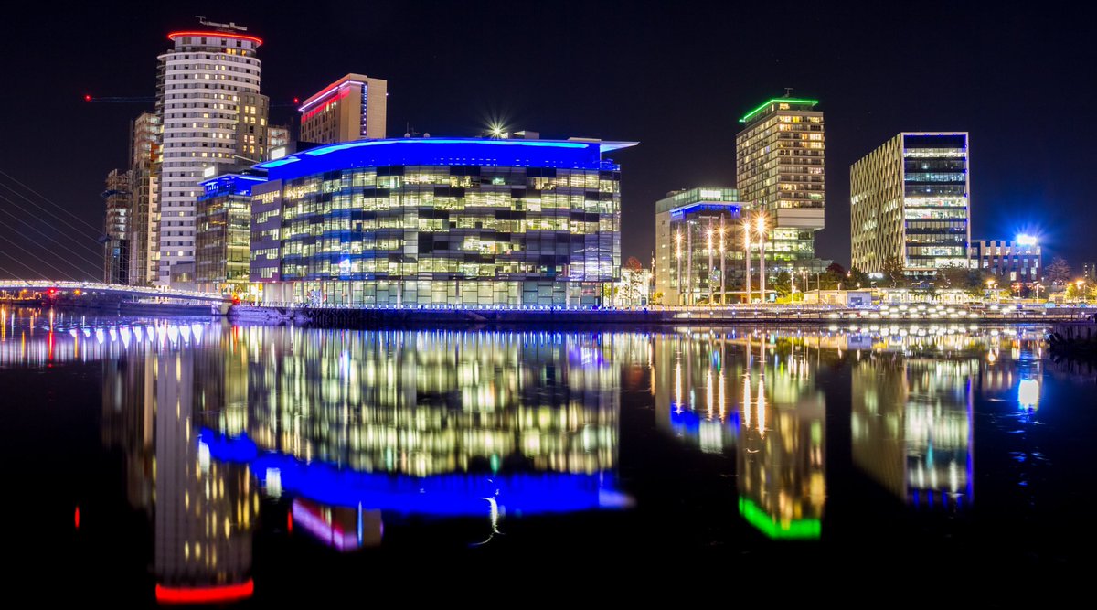 JudieTingle's tweet photo. #salfordquays last night in #manchester. #SaturdayMotivation What a fab evening! #photooftheday #photoshoot #nighttime #colourshow https://t.co/kpBxt5Il4Q