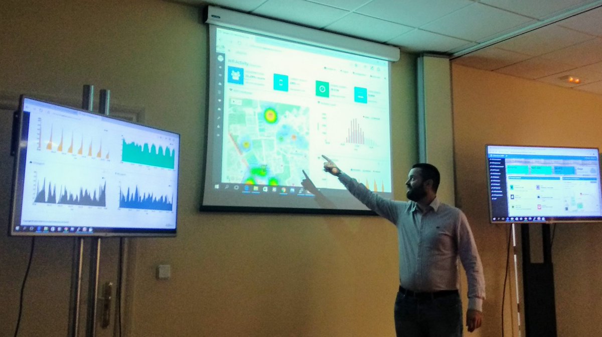 #NocheEuropeadelosInvestigadores <a href="/telecoupm/">ETS de Ingenieros de Telecomunicación - UPM</a> <a href="/La_UPM/">Universidad Politécnica de Madrid</a> en el taller sobre  #SmartCities, hablando sobre el papel de las tecnologías y el futuro de las ciudades