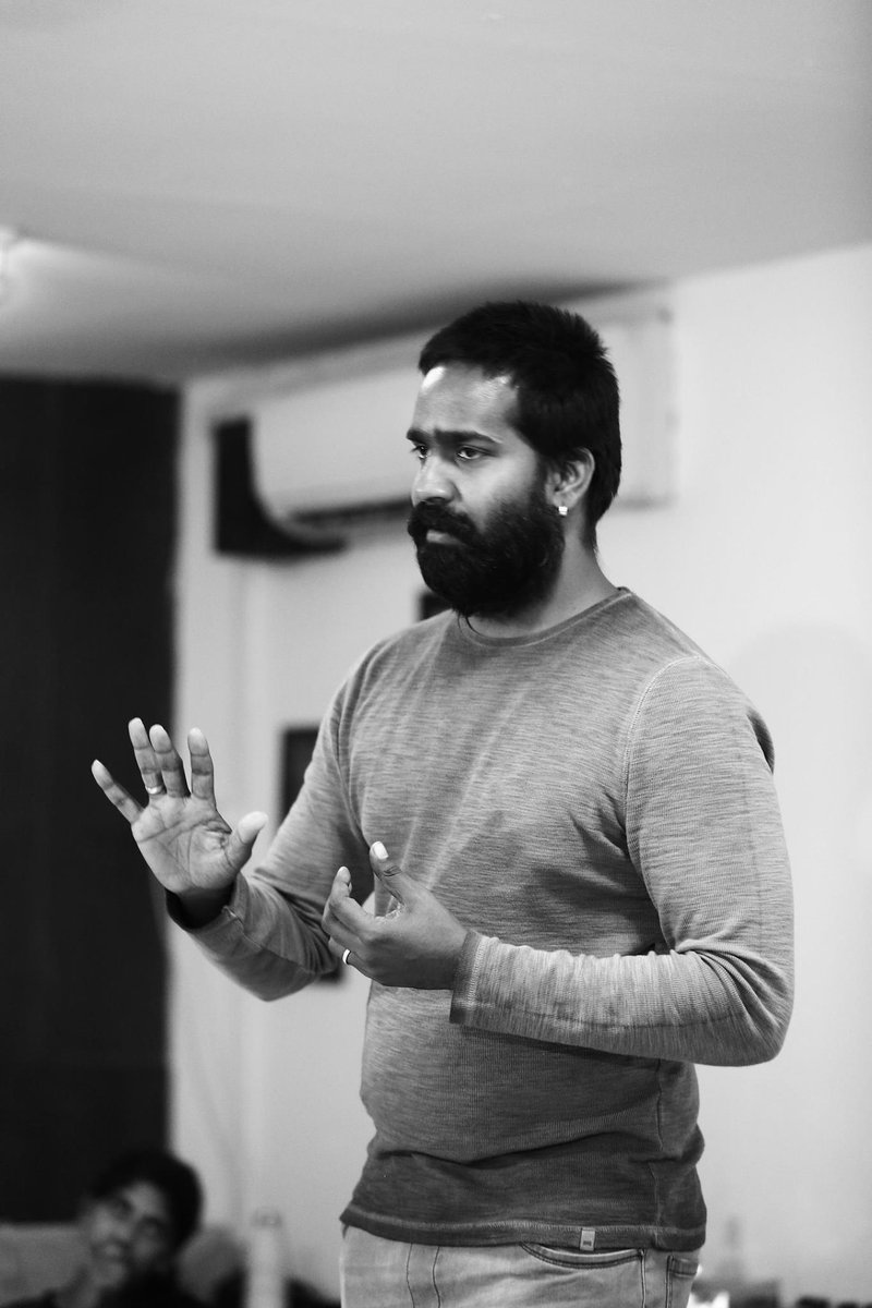 madrasters's tweet photo. Lines are the fundamental elements for movement in Graphic Design! Stick to the line to create motion. A session on 'Principle of Graphic Design' @Jackanto_ 

#session #ImageSalem #GraphicDesign #LogoSketching #PrincipleDesign #design #movement #MadrastersSession #madrasters https://t.co/YBrVMvf7Cx