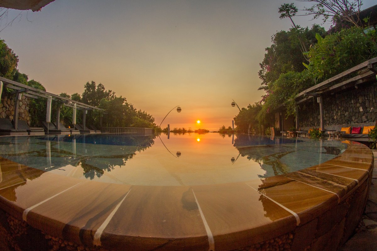 veranda2002's tweet photo. Pchum Ben Holiday is approaching, think about Kep, think about Veranda Natural Resort for your stay.  Book now!
https://t.co/gKr7WIO630 https://t.co/RQnGaVCGFI