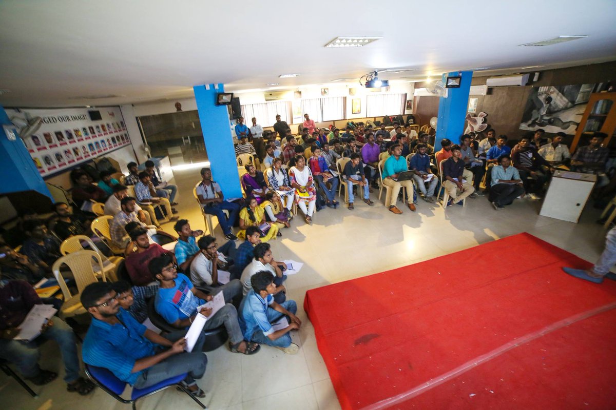 madrasters's tweet photo. Lines are the fundamental elements for movement in Graphic Design! Stick to the line to create motion. A session on 'Principle of Graphic Design' @Jackanto_ 

#session #ImageSalem #GraphicDesign #LogoSketching #PrincipleDesign #design #movement #MadrastersSession #madrasters https://t.co/YBrVMvf7Cx