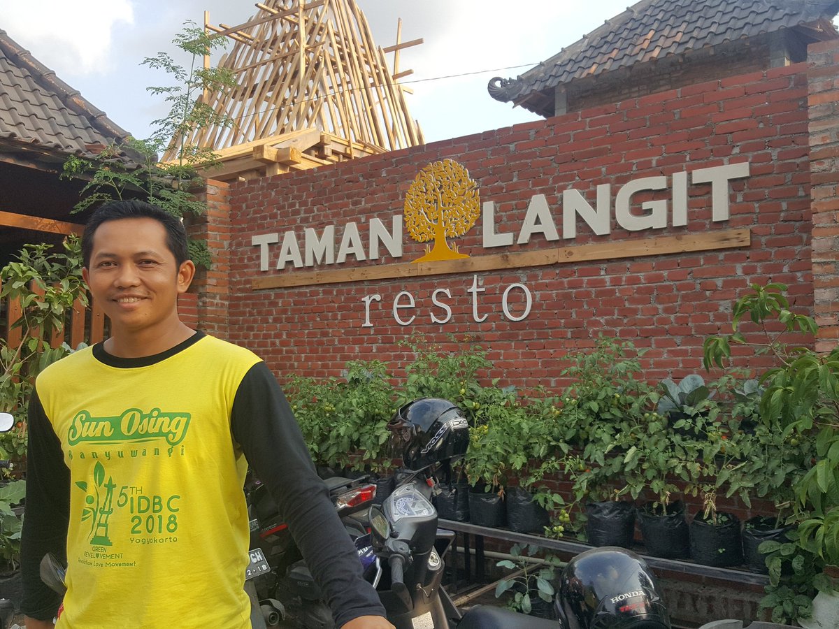 bayuhadiyanto2's tweet photo. Kita juga ikut disini
@bwangiberkebun
#IDberkebunConf #IDberkebunConf2018 #IDberkebunConference #IDBConf #IDBConf2018 #IDBC #IDBC2018 #indonesiaberkebun #greenrevelovement #pupukindonesia
#cappanahmerah
@IDberkebun @JogjaBerkebun https://t.co/pJRfci0Fkn