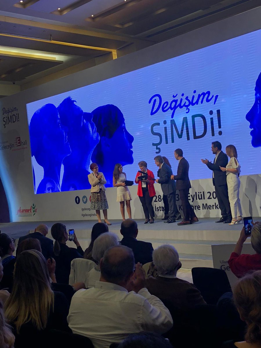 geleceginehali's tweet photo. L'OREAL 1. Lider Eczacı Hizmet ve Deneyim Yarışması Ödül Töreni ve "Eczanelerde Geleceğin Trendleri" oturumundan kareler #geleceginehali #degisimsimdi #ugeh #loreal @lorealturkey https://t.co/EOYKWdK8jb