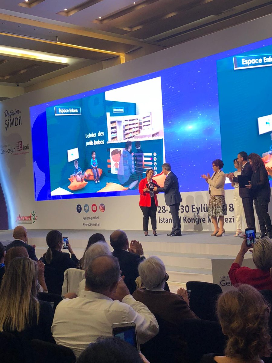 geleceginehali's tweet photo. L'OREAL 1. Lider Eczacı Hizmet ve Deneyim Yarışması Ödül Töreni ve "Eczanelerde Geleceğin Trendleri" oturumundan kareler #geleceginehali #degisimsimdi #ugeh #loreal @lorealturkey https://t.co/EOYKWdK8jb