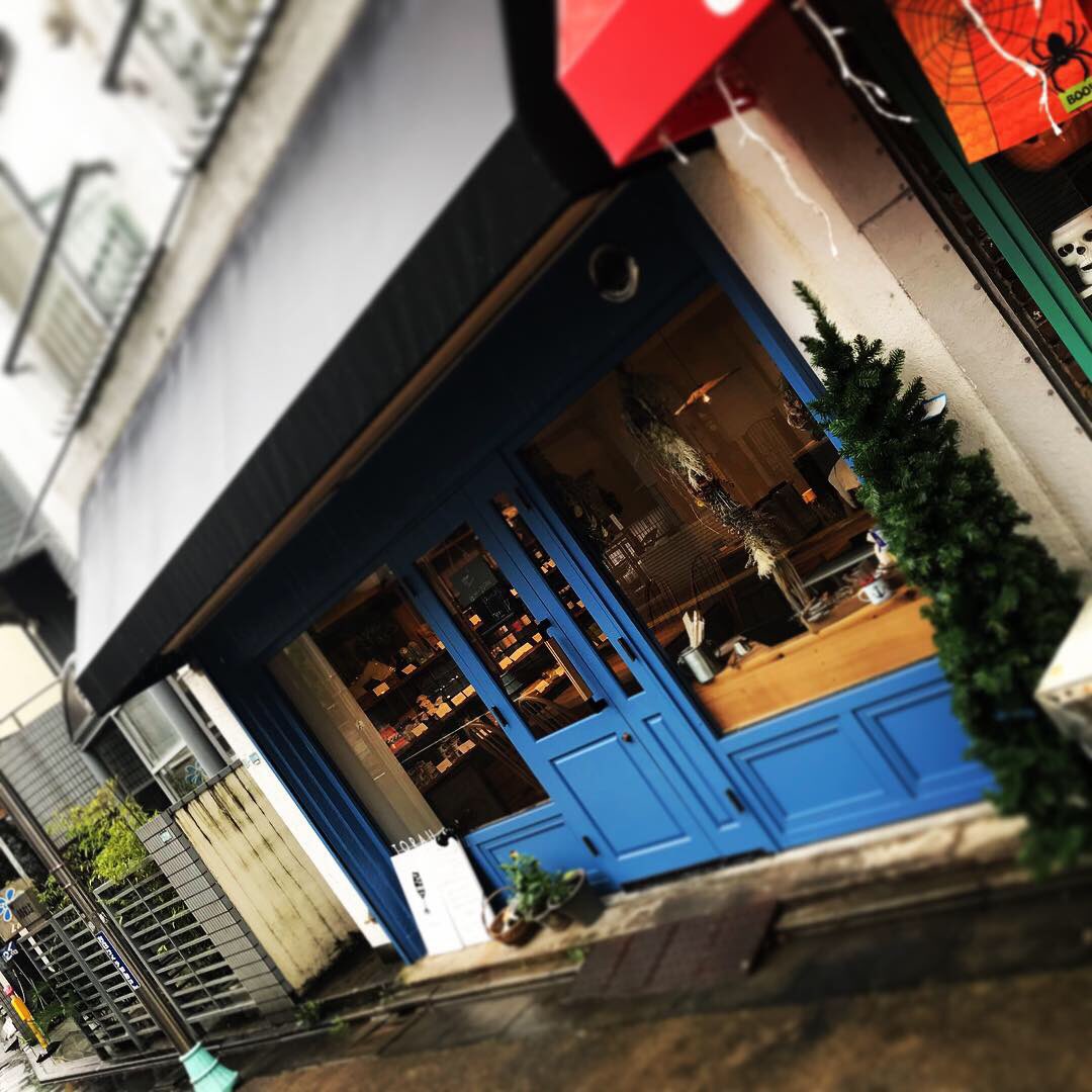 akira_taso's tweet photo. 妹のお友達の営むお店【TORAU】さんでランチ♩
@都立大学
.
『鶏煮込みカレー』と『魯肉飯(ルーロー はん)』のハーフ＆ハーフ
.
美味しかったよ〜♩

#TORAU #トラウ #都立大学 #昼飲み #カレー #魯肉飯 #ワイン #東横線 https://t.co/meftdR5VUi