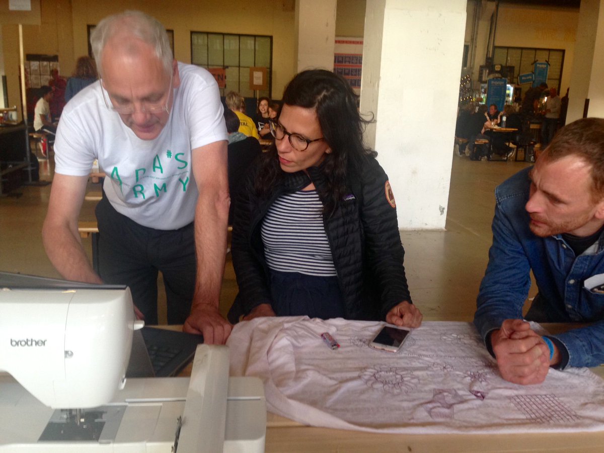 emerbeamer's tweet photo. A great round off to our @FabLearn #FablearnNL18 experience yesterday w Mr Joke @Scratch2015AMS demoing Turtlestitch for us! https://t.co/3g165fmc7x