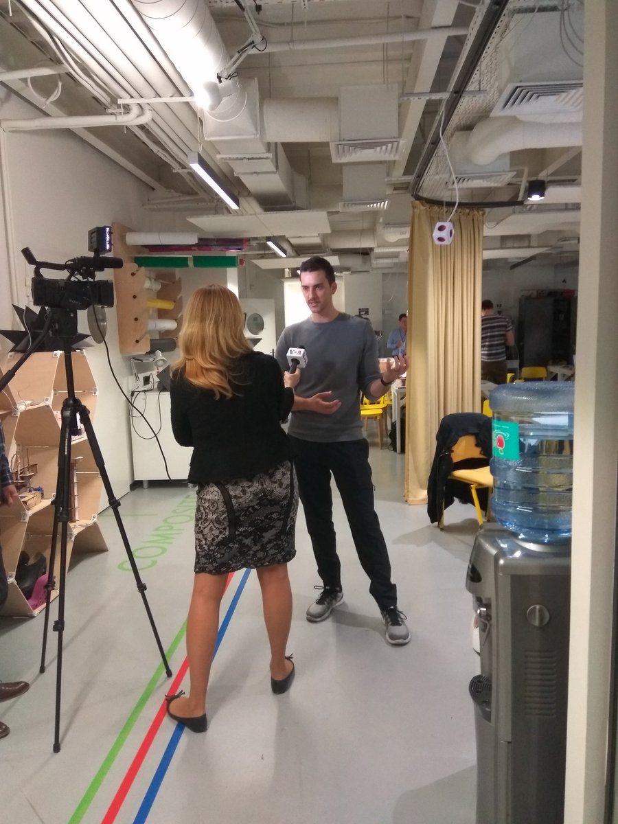 systemnaBio's tweet photo. @with_stephenson from @NYGCtech is talking about #microfluidics and his #miniDrops device with @VOANews https://t.co/f9wu15kFWR