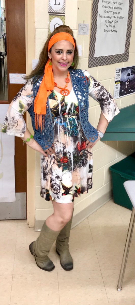 ChrissyBeaver2's tweet photo. Down the Rabbit Hole Through the Decades Day was by far my favorite! It’s all about the 70’s “Yeah Baby!” ✌️💃🕺🏼☮️ @UHSTitans411 @TitanSGA411 @jrdevito19 @JulianFJones https://t.co/Llzn5kwoyu