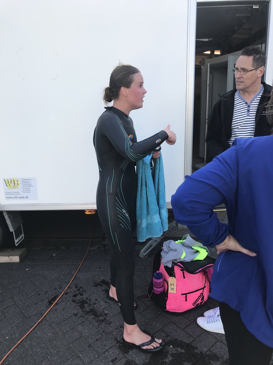 _ditistwee's tweet photo. Richard Huisman uit Friesland is de winnaar van de zes km @BrandersZwem te Schiedam. Met een kleine 80 minuten finishte hij als eerste bij Molen de Vrijheid. Lisanne Andeweg uit Dronten kwam als eerste vrouw aan, niet veel later dan de eerste mannen. #live #SchieTV https://t.co/cteCTZtq4Z