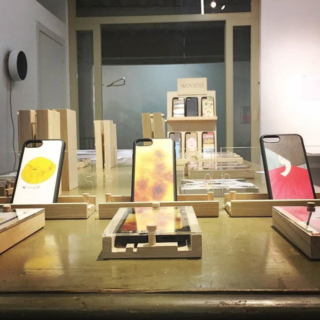 I collaborated with <a href="/woodddesign/">Wood'd</a> to design a cover for a phone___
along with <a href="/estergrossi/">ester grossi</a> and <a href="/elisamuliere/">elisa muliere</a> ___
 At <a href="/adiacenze/">ADIACENZE</a> for @bolognadesignweek ___
#Repost <a href="/adiacenze/">ADIACENZE</a>
• • •
 #wooddesign #wood #adiacenze #collaborazione #collaboration #tech #cov… ift.tt/2y1HqhW